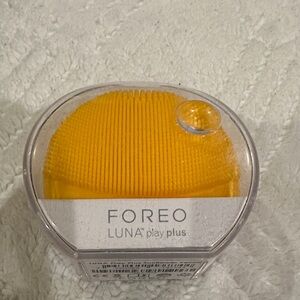 NWT FOREO Luna Play Plus in Bright Orange Sunflower